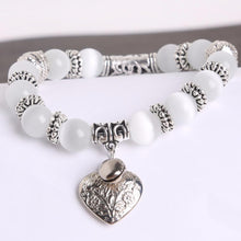 Load image into Gallery viewer, Cat Eye Bead Heart Bracelet
